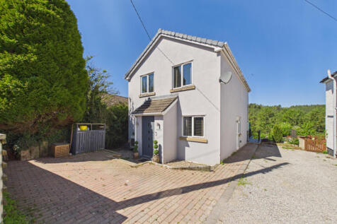 Beautifully Presented Three Bedroom Home with Woo