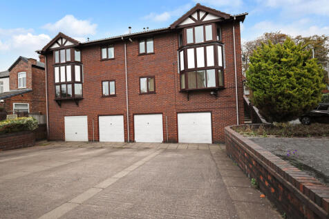 rear elevation &amp; garage.JPG