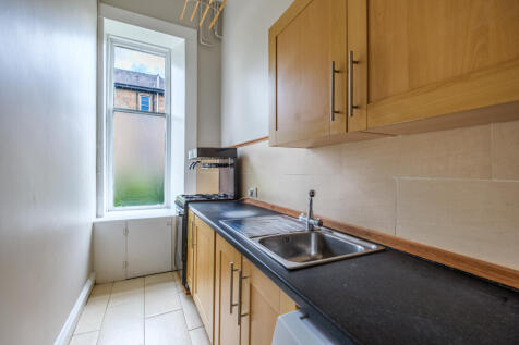 5 bed, 2 bath House in Glasgow - Photo 23