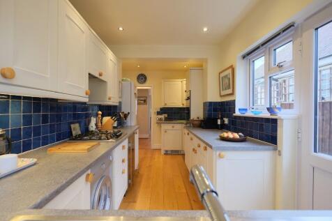 Great sized kitchen with wine fridge!