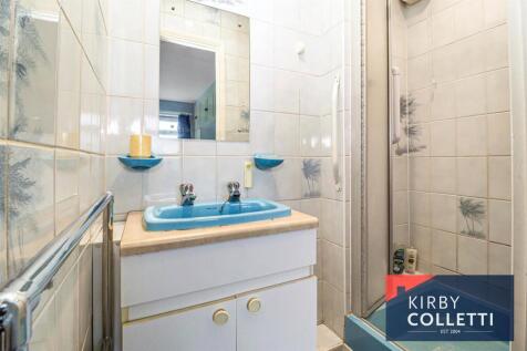 EN SUITE SHOWER ROOM TO BEDROOM ONE