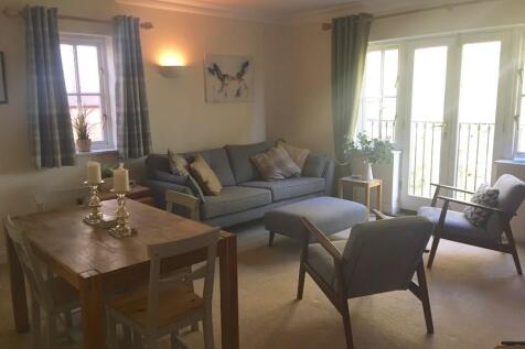 Juniper Court, Bolnore RH16 photo 4