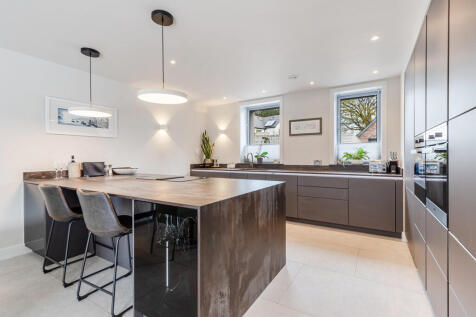 B  Charles Court ...