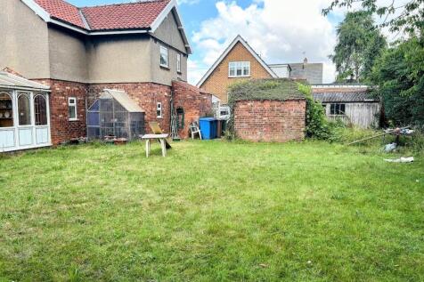 GARDENS TO REAR AND SIDE