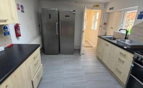 6 Bed House Share photo 4
