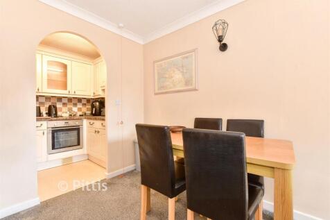*Lounge/ Dining Area