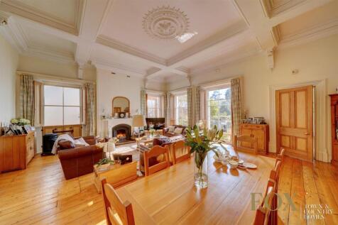 11 Lansdowne Crescen