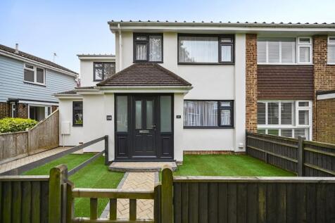 11 Saffron Close BN43 (40).jpg