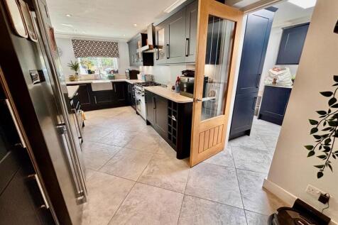 Kitchen 3.jpeg