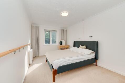 BEDROOMS WITH BUILT IN WARDROBES AND BATHROOM