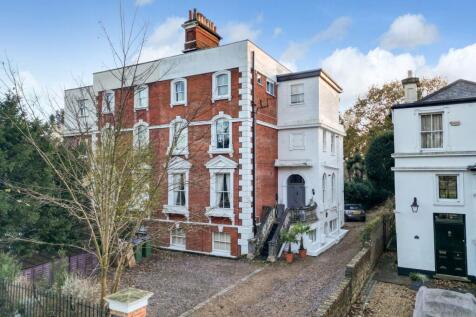 West Molesey, KT8 - property photo