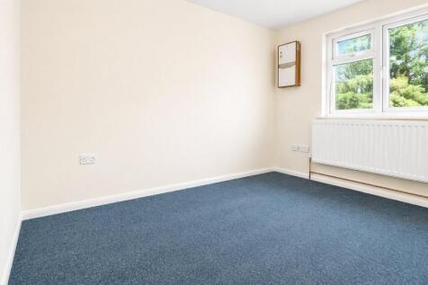 Crestwood Way, Hounslow, Greater London, TW4 photo 5