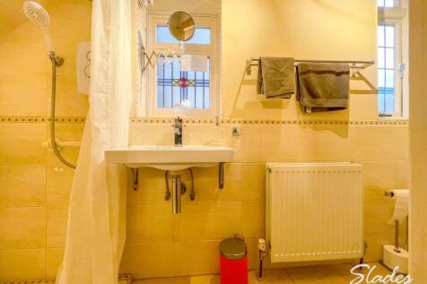 25 pine avenue downs