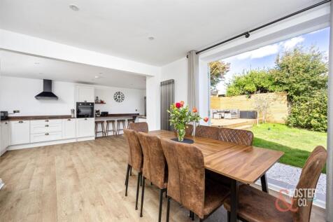 Redhill Close_9-018.JPG
