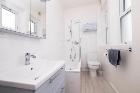 Grove Road Surbiton KT6 photo 4