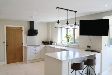 Generous Modern Detached Family Home