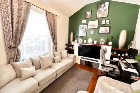 Horseshoe Crescent, Shoeburyness, Southend-on-Sea, Essex, SS3 photo 4
