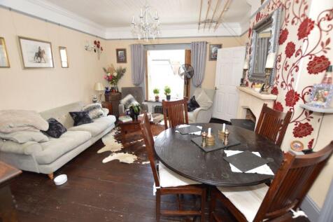 Living Room pic1