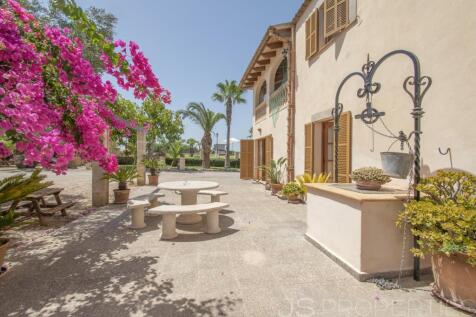 SPECTACULAR VILLA WITH LARGE TERRAIN