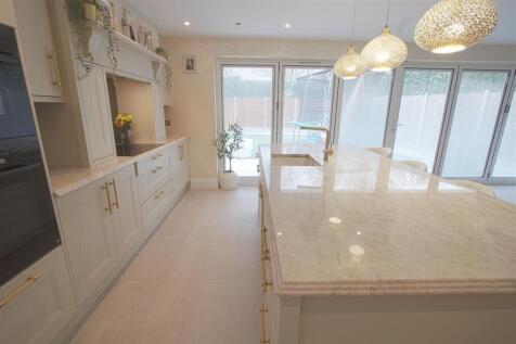 KITCHEN1.jpg