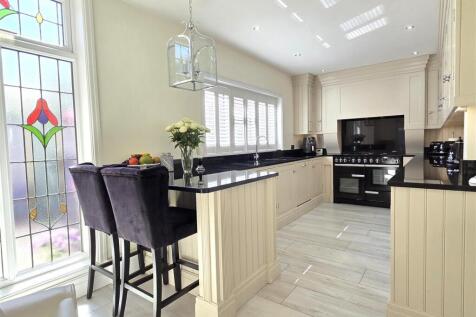 DINING KITCHEN AREA