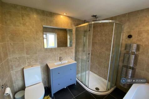 Ensuite Bathroom To Master Bedroom 