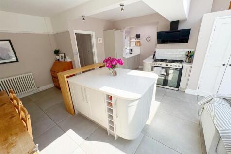 Kitchen_Dining room (1).jpg