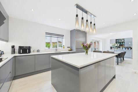 High Specification Fitted Kitchen