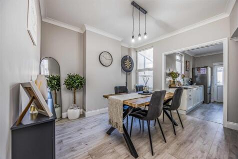 62 Walden Road, Nelson, Portsmouth-Small-PorticoMa