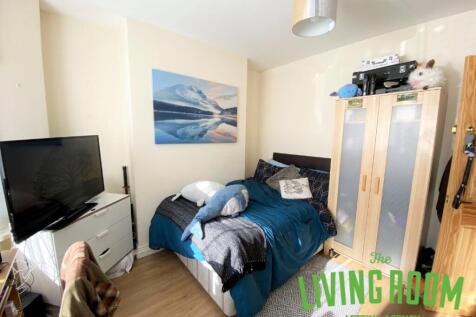 4-bed house on Lisvane Street, Cathays, Cardiff, £2,000/mo