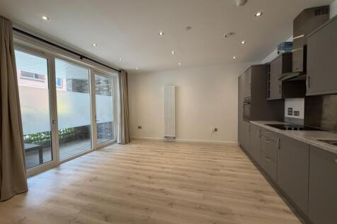 lounge kitchen 1.jpg