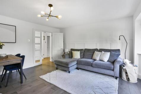 1765402214 - 26 Sycamore Close, SM5 - 13.jpg