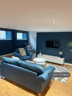 Open Plan Living Room/Kitchen