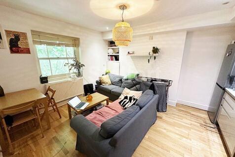 This 2 bed 2nd floor flat is set within nice semidetached Victorian house moments away from archway station & local amenities.