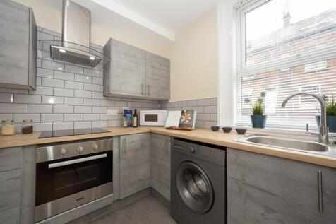6 Hessle View, Hyde Park, Leeds, LS6 1ER photo 3