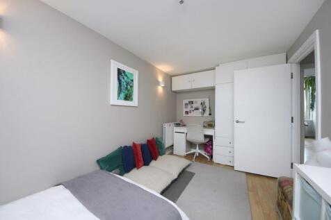 Gv-105 Issigonis House (22).jpg