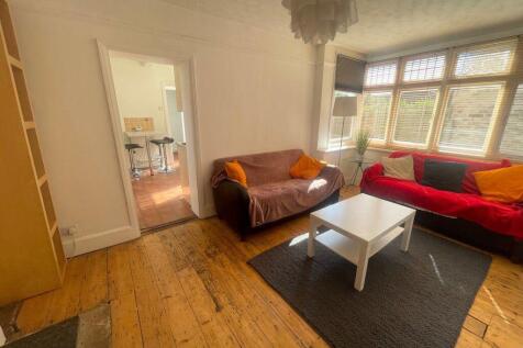 STUDENT FOUR DOUBLE BEDROOM, WINTON- P05599 photo 3