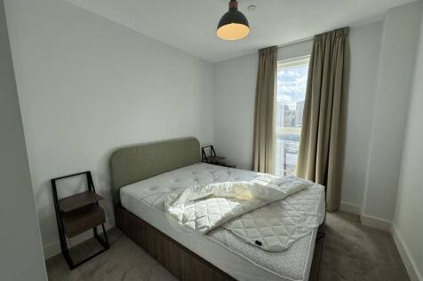3 Joseph Huntley Walk, Reading photo 3