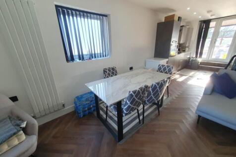 Arbour Edge, King George V Drive East, Heath photo 3