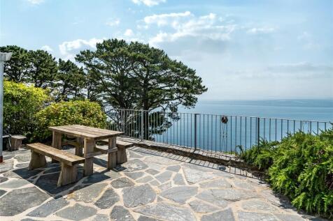 Front Patio &amp; Sea