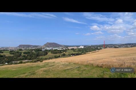 a Rural Location But Only 2km From Princes Street