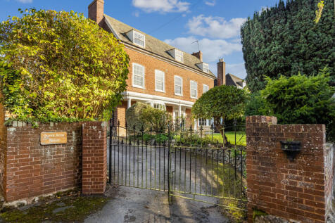 Queen Anne House, The Strand, Lympstone, Exmouth, Devon EX8 5JW