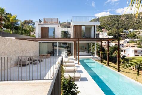 Pool and Exterior (1