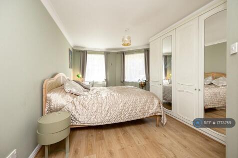 Master Bedroom With En-Suite
