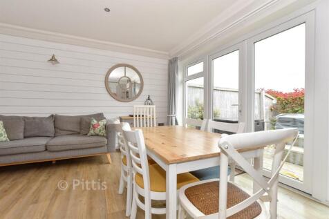 Lounge/ Dining Area