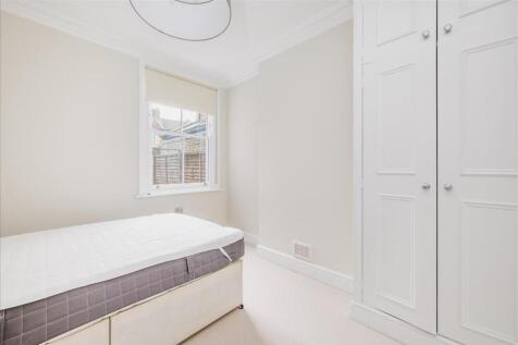 Eastbury Grove, London, W4 photo 4
