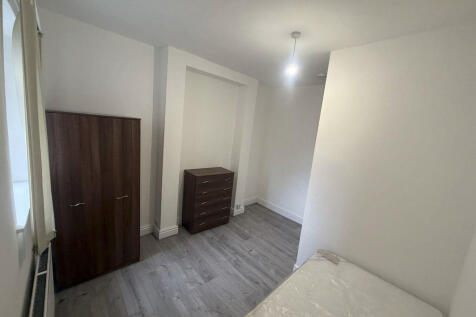 BILLS INCLUDED Single furnished room - Harlestone Road photo 2