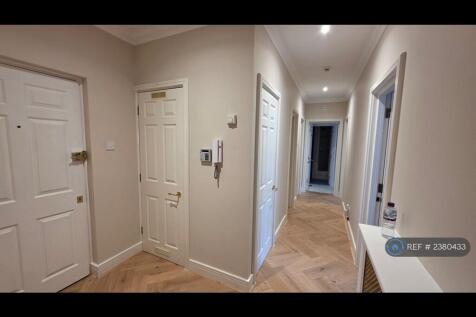 Entrance And Hallway 