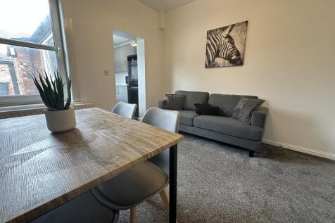 West End // Harvey St // 3 Bed // September 2027 photo 3