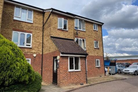 Studio flat on Frazer Close, Romford., £1,150/mo